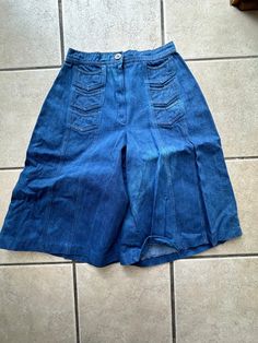 This pair of vintage 70's denim gaucho pants are very wide leg.  They have six front v shaped small front pockets with a zipper and butting front closure.  There is some fading as shown in pictures, but other than that they are in good condition. Waist-26 inches Hips -40 inches Rise-12 inches Inseam-14 inches Waistband width- 1.25 inches Bell bottom circumference-34 inches  To see more of our authentic 1970's vintage clothing please visit our store at ChoiceRecycling.  We add new items every week. Thank you, Karmyn Retro Wide Leg Cotton Shorts, Vintage Wide Leg Jeans With Pockets, Retro Wide Leg Pants With Pockets For Spring, Vintage Spring Flare Jeans With Pockets, Retro Wide Leg Spring Shorts, 1970s Style Wide Leg Spring Jeans, 1970s Wide Leg Spring Jeans, 1970s Wide Leg Jeans For Spring, Vintage Flare Jeans For Spring