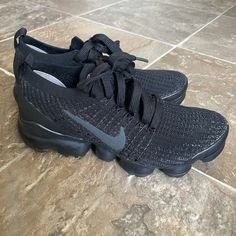 Black Nike Vapormax. In Great Condition. Only Used A Handful Of Times. Nike Vapormax, Casual Sport, Casual Sport Shoes, Black Nike, Shoes Nike, Nike Black, Black Nikes, Nike Shoes, Nike Women