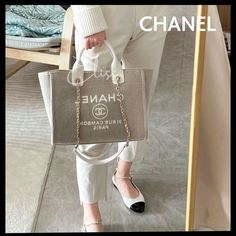 Chanel Casual, Style 2023, Favorite Handbags, Chanel Spring, Party Style, Louis Vuitton Shoulder Bag, Affordable Luxury