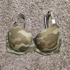 Vs Pink Lightly Lined Camo Bra From Their Wear Everywhere Collection. Straps Are Adjustable And Can Be Worn Multiple Ways. Camo Bra, Yellow Bra, Vs Bras, High Neck Bra, Logo Wear, Pink Bralette, White Sports Bra, Seamless Sports Bra, Victoria Secret Bras