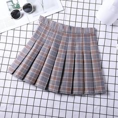 Kawaii Clothes Skirts, Black Skirt Pleated, Mini Plaid Skirt, Korean College, Corduroy Pants Outfit, Track Pants Outfit, Girl Uniform, Mini Skirt Style, Style Kawaii