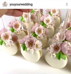 there are some cake pops with flowers on them