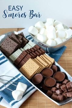 an easy s'mores bar with marshmallows and graham crackers