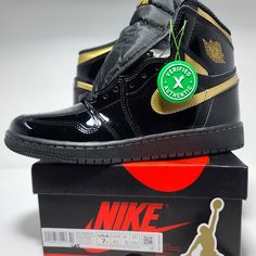 2020 Air Jordan 1 Retro High Og Gs 'Black Metallic Gold Size 7y For Women Fits 8.5 Brand New Never Worn In Box Custom Sneakers Diy, Fly Shoes, Nike Waffle, Nike Gold, Black Leather Sneakers, Air Jordan 1 Retro High Og, Nike Air Zoom Pegasus, Air Jordan 1 Retro High, Air Huarache