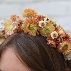 A dried flower crown designed on a 1/2 inch white plastic headband with dried flowers. Dried flowers available in neutral/ivory hues, pink hues, and peachy/orange hues. Available for local pick up or shipping in the U.S. only. We require a full 24 hours for pick up orders. Viking Flower Crown, Flower Crown Dried Flowers, Boho Wedding Flower Crown, Dried Flower Headband, Orange Flower Crown, Red Flower Crown, Dried Flower Crown, Bush Wedding, Boho Flower Crown