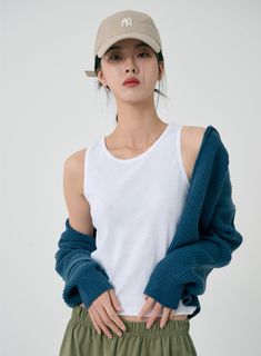 Model Size Height : 173cm / Top : S / Bottom : S(24 inch) Product Detail Style : Casual Occasion : Back to school Detail : Zip up Material : Acrylic Sleeve : Long sleeve Neck : Collar Length : Regular Fit : Normal fit Acrylic100 .prddescription table, .prddescription td, .prddescription th { border : 1px solid black; border-collapse : collapse; padding: 10px; } Size(Inch) Size Shoulder Bust Sleeve Length Armhole Sleeve Width Sleeve Hem Neck width Hem Total Length S/M 21.3" 18.5" 16.1" 7.5" 6.9" White Stretch Cotton Cardigan, Basic Cotton Outerwear For Spring, Basic Spring Cotton Outerwear, White Sleeveless Casual Cardigan, Casual Stretch Cotton Cardigan, Casual Stretch Cardigan For Everyday, Knit Jacket, Neck Collar, Body Size