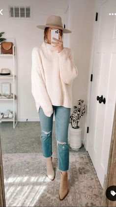 Business Casual Outfits 2023 Winter, 2022 Fall Winter Sweater Trend, Casual Outfits Cool Weather, How To Style Turtle Neck Tops Sweater, Women's Fall Outfits 2023, How To Style A Turtleneck Sweater, Fall Sweaters 2023, Nashville Fashion Fall, Winter Nashville Outfits Cold Weather