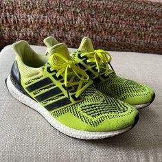 Excellent Used Condition Yellow Athleisure Sneakers For Training, Yellow Athleisure Running Shoes With Round Toe, Yellow Athleisure Running Shoes With Air Cushioning, Yellow Running Shoes With Boost Midsole And Round Toe, Yellow Athleisure Sneakers With Boost Midsole, Yellow Running Shoes With Laces For Jogging, Sporty Yellow Running Shoes With Boost Midsole, Yellow Running Shoes For Jogging, Yellow Running Shoes With Laces