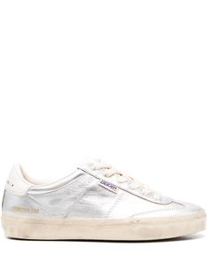 Each pair of Golden Goose sneakers are handmade. Inspired by 'perfect imperfections' alongside traditional craft, these Soul-Star sneakers feature an eye-catching metallic effect. A logo patch on the tongue and branded heel counter reinforce the branded look. Calf leather Metallic finish Logo patch to the side Debossed logo to the side Logo patch at the tongue Round toe Front lace-up fastening Branded insole Contrasting branded heel counter Flat rubber sole Made in Italy