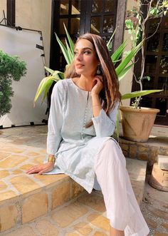 Iqra Aziz Dresses, Suno Chanda, Stylish Actresses, Pakistani Formal Dresses, Iqra Aziz, Pakistani Fashion Casual, Casual Indian Fashion, Pakistani Dresses Casual