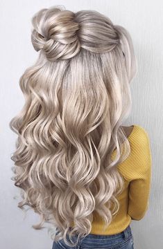 Penteados Meio Preso para Noivas, Madrinhas ou Formandas! Tutorial Eyeliner, Makeup Tip, Easy Bun Hairstyles, Braided Bun Hairstyles, Half Updo, Bun Hairstyles For Long Hair, Long Blonde, Easy Hairstyles For Long Hair, Long Bob