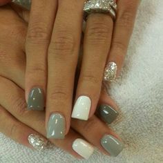 Shades of silver and grey. Classic Nail Designs, Wedding Manicure, Unghie Sfumate, Classic Nails, Short Hairstyle, Creative Nails, Jamberry