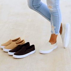 Trending Flats, Sneaker Outfits, Sneakers Collection, Women's Slip On Shoes, On Running, Wedge Sneakers, Sneakers Outfit, Classic Shoes, Flat Sneakers