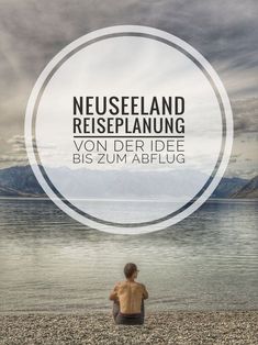 a man sitting on top of a beach next to the ocean with text overlay reading neuseland reieplanung