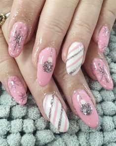 90s Christmas Nails, Baby Pink Christmas Nails, Xmas Nails Pink, Pink Christmas Nail Designs, Nails 90s, Pink Christmas Nails, Nail Christmas, Trend Nails, Emerald Nails