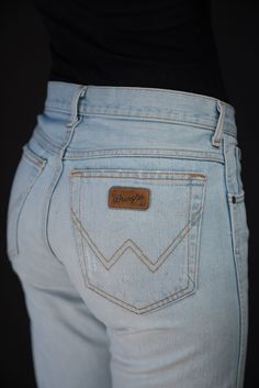 Vintage Jeans by Wrangler in light blue, size W30 L34. In very good vintage condition, barely any signs of wear. Made from pure thick cotton. The model is 175cm tall, usually wearing a size M. See the measurements below. Waist 37cm Hips 52cm Inner leg 86cm Total length 109cm ... Discount for multiple items, applies automatically at check-out:  3 or 4 items: 15% Off 5 items or more : 25% off Also, please send me your ► phone number ◄ after ordering. That way you will be notified when the parcel a Light Wash Bleached Cotton Jeans, Bleached Light Wash Cotton Jeans, Modern Western Fashion, Wrangler Vintage, Modern Western, Jean Vintage, 90s Jeans, Icy Blue, Wrangler Jeans