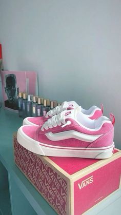 Pretty Sneakers, Shoes For School, Trendy Shoes Sneakers, Preppy Shoes, Pink Vans, Pretty Shoes Sneakers, Jordan Shoes Retro, Shoes Outfit Fashion, Cute Nike Shoes