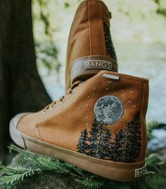 Embroidered Moon, Looks Hippie, Moon Stars Art, Moon Forest, Adventure Shoes, Bangs Shoes, Canvas Embroidery, Estilo Hippy, Stars Art