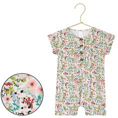 Our Lou Lou Rompers are your everyday go-to that make dressing baby a breeze. functional buttons down front rolled short sleeves and leg cuffs for gender neutral style snaps for easy changes lightweight + silky soft fabric Hassle-free one piece, exceptionally cute. Sizes: Newborn-3 Month: 6-12 pounds // 18-22” long 3-6 Month: 12-16 pounds // 22-27” long 6-12 Month: 16-20 pounds // 26-30” long 12-24 Month: 20-30 pounds // 29-33” long 2/3T : 28-34 pounds // 32-40” long 4/5 : 37-45 pounds // 39-45"