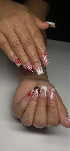 Red And White Christmas Acrylic Nails, Red Christmas Nails Winter French Tips, Christmas Style Nails, Red Christmas Nail Designs Short, Christmas Nails Designs Short, Blue White Winter Nails, Red Christmas Nails Short Square