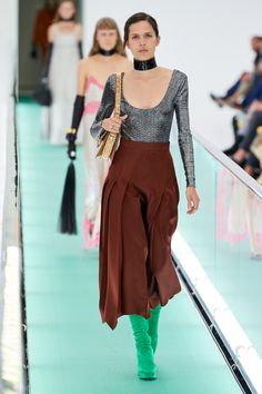 Gucci Spring 2020 Ready-to-Wear Collection - Vogue Gucci 2020, Gucci Runway, Gucci Collection, Gucci Spring, Technology Fashion, Luxury Women Fashion, Review Fashion