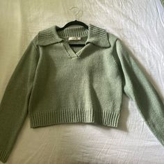 Nwot Only Tried On And Never Wore It Super Cute And Soft, Could Be A Crop Fit Cuz It's A Little Small On The Length Knit Sweater With Puff Sleeves, Light Green Sweater, Trip Fits, Green Sweater Top, Capsule Wardrobe Essentials, Green Outfit, Cute Sweaters, Pastel Green, Women Clothes