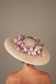 Hostie Hats, English Hat, Aesthetic Hats, Race Day Hats, Unusual Hats, Bride Hats, Mother Of The Bride Hats, Hats Fedora, Classy Hats