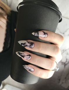 Spring French Nails, Nails Timeless, Nails Fresh, Neutral Nail Art Designs, Nail Sunny, Nail Academy, Witch Nails, Small Nails