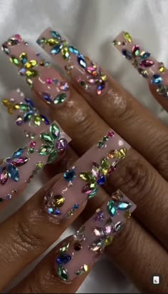 Gemstone Nails Rhinestones, Nail Crystal Placement Ideas, Bling Placement On Nails, Nail Gem Placement Ideas, Crystal Placement On Nails, Rhinestone Placement On Nails, Black Nail Polish Designs, Baddie Bling Nails, Gem Nail Designs