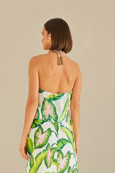 Embrace the tropical vibe with the Summer Foliage Off White Croped Top by FARM Rio. This halter neckline top features a vibrant leafy pattern, evoking the lush landscapes of Brazil. The delicate ruffles and eyelet fabric add a touch of femininity to the piece, while the cropped silhouette keeps it modern and fresh. Perfect for a summer day out, this top will bring a playful and stylish flair to your wardrobe. Composition 55% LINEN 45% VISCOSE Care Instructions MACHINE WASH GENTLE CYCLE, DO NOT B Leafy Pattern, Red Maxi Skirt, Eyelet Fabric, Red Maxi, Green Maxi, Green Mini Dress, Summer Crop Tops, Maxi Dress Green, Farm Rio