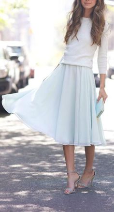 A midi skirt with skinny sweater // Spring Work Outfits, Stylish Summer Outfits, Summer Work Outfits, Mode Casual, Flowing Skirt, New Fashion Trends, Casual Winter Outfits, Inspiration Mode, Stitch Fix Style