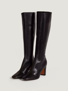 Curved boots in smooth black leather | Rouje • Rouje Paris Boogie Shoes, Soft Leather Boots, Comfy Heels, Timeless Shoes, Shoe Last, Leather Baby, Beautiful Boots, Dior Shoes, Carrie Bradshaw