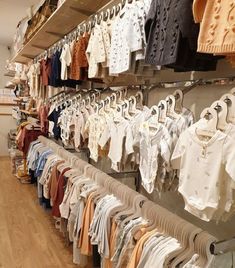 there are many baby clothes on display in the store