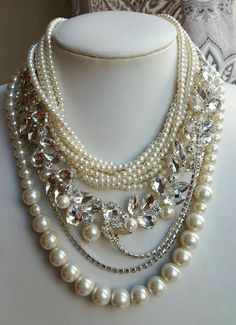 Trending Necklace, Accessorizing Outfits, Bridal Statement Necklace, Chunky Pearl Necklace, Macrame Colar, Chunky Pearls, Pearl Statement Necklace, Rhinestone Statement Necklace, Trending Necklaces