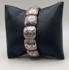 Introducing our exquisite Vintage Sterling Silver Carved Panels Leather Bracelet, a timeless piece that exudes elegance and charm. Good pre-own condition. Stamped "STERLING" mark inside of the bracelet. Bracelet Length: 7" (17.8 cm) Bracelet wide: 5/8" (1.6 cm) Weight: 38 grams (1.2 Troy Oz)  Please carefully review the item description and accompanying pictures before making a purchase, as we do not offer a return or exchange policy. If you have any questions or require assistance, please do not hesitate to reach out to us. Check my store link to find more treasures :   https://galaxysilvercity.etsy.com Luxury Sterling Silver Western Bracelets, Bracelet Silver, Braided Bracelets, Vintage Sterling Silver, Timeless Pieces, Leather Bracelet, Silver Bracelet, Silver Jewelry, Jewelry Bracelets