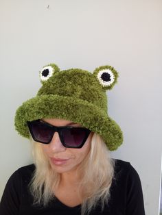 Green Bucket Hat, Cute Bucket Hat, Custom Bucket Hats, Fur Bucket Hat, Faux Fur Bucket Hat, Crochet Frog, Green Frog, Hat Making, Knitting Yarn