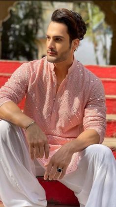 Men Kurtha Outfits, Designer Kurta For Men Fashion, Kurta With Chunni Men, Kurta Ideas For Boys, Phatani Kurta For Men Design, Pestal Colour Men Kurta, Chicken Kurti Designs Latest For Men, Pastel Colour Kurta For Men, Men Ethnic Wear India Latest