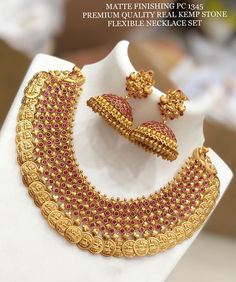 Kerala Jewellery, Bridal Diamond Necklace, Gold Temple Jewellery, Bridal Jewels, Antique Necklaces Design, Gold Jewelry Outfits, Gold Earrings Models, Indian Bridal Jewelry Sets, Baby Necklace