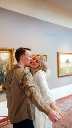 A couple poses for engagement photos in a local art museum Art Museum Photoshoot, Unique Couple Photoshoot, Museum Couple, Couple Photoshoot Wedding, Museum Engagement Photos, Photoshoot Unique, Museum Photoshoot, Unique Engagement Photos, Anniversary Photoshoot