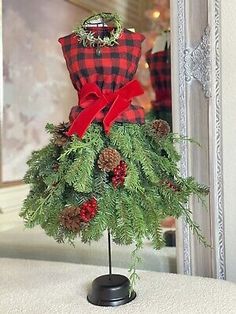 Maniquin Dress Display For Christmas, Mannequin Dress Form Christmas Tree, Christmas Tree Mannequin Dresses, Dress Mannequin Christmas Tree, Christmas Mannequin, Manaquin Christmas Tree Dress Form, Fashion Christmas Tree, Dress Form Christmas Tree, Mannequin Christmas Tree