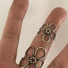 Flower Rings, Simple Silver Jewelry, Dope Jewelry, Funky Jewelry, Jewelry Lookbook, Handmade Rings, Sterling Silver Flowers, Ring Women, Color Ring