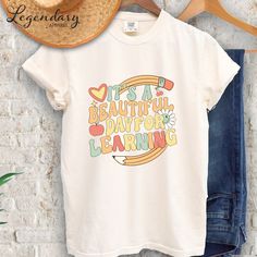 𝙏-𝙎𝙝𝙞𝙧𝙩: It's A Beautiful Day For Learning design is made on a Comfort Colors Cotton Unisex T-Shirt. Size up for the popular oversized look! Perfect for the first day of school and to make your students smile. 𝗜𝗺𝗽𝗼𝗿𝘁𝗮𝗻𝘁 𝗧𝗶𝗱 𝗕𝗶𝘁𝘀: ✏️ Orders ship in 1-2 business days. ✏️  Need your item sooner? Upgrade to Priority Mail Express at checkout. ✏️  Size charts are available for all styles. ✏️  Colors may vary depending on your computer screen. ✏️  Machine wash cold inside out & tu Health Humor, Inspirational Tshirts, Elementary School Teacher, Learning Design, Running Tops, A Beautiful Day, Computer Screen, School Teacher, Elementary School