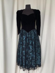 No brand tag. All measurements are in centimeters. Length 125  Bust 48  Waist 38  Shoulders 39 The skirt is lush, 2 layers of tulle + satin + lace Excellent condition. Teal Victorian Dress, 80s Lace Dress, Blue Vintage Victorian Dress With Lace Trim, Blue Velvet Star Dress, 80s Blue Velvet Dress, Vintage Dress 80s, Satin Tulle, 80s Outfit, 80s Dress