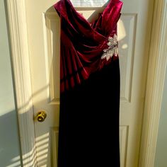 Beautiful Burgundy Velvet Gown Worn Once Professionally Dry Cleaned Elegant Sleeveless Burgundy Evening Dress, Elegant Burgundy Sleeveless Evening Dress, Elegant Burgundy Dress For Formal Occasions, Elegant Burgundy Formal Gown, Elegant Formal Burgundy Gown, Elegant Burgundy Formal Dress, Formal Velvet Floor-length Gown, Formal Long Holiday Dress, Formal Holiday Long Dress