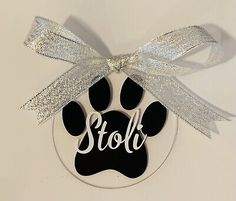 an ornament with a dog's paw and the word stole on it