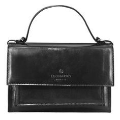 High-quality smooth leather in black
Front pocket for carrying objects Leonardo Shoes logo embossed
Removable shoulder strap
Magnetic button closure
Roomy interior with compartments
Length 28 cm
Height 20 cm
Width 9 cm

COMPOSITION 

100% Leather Shoes Logo, Handmade Bags, Smooth Leather, Bag Making, Hand Sewing, 20 Cm, Shoulder Strap, Black Leather, Composition