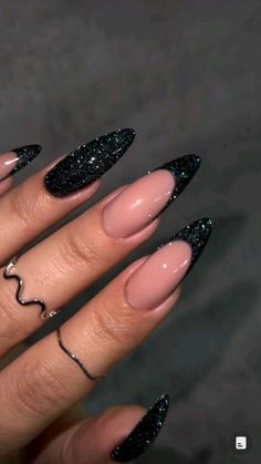 Black Nails Ideas Almond Shape, First Time Acrylic Nails Ideas, Grown Up Nails, Nails With Black Outfit, Classy Black Nails Almond, Engagement Nails Black, New Year Eve Nails Design 2024, Grad Nails Black, Sparkly Black Nails Acrylic