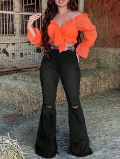 Black Bootcut Jeans Outfit Cowgirl, Vaquera Tops, Tejano Outfits Women, Black Bootcut Jeans Outfit, Revealing Outfit Casual, Flare Outfit, Revealing Outfit, Jeans With Pockets