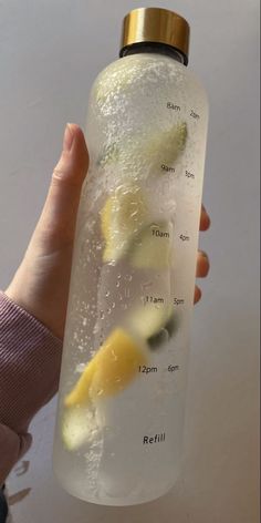 Lemon water is good for clear skin and WL💪🏽🧘🏽‍♀️ -Creds to creator of this image Daglig Motivation, Makanan Rendah Kalori, Vision Boarding, Vision Board Pics, Vision Board Images, Vision Board Photos, Dream Vision Board