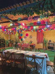 Mexican inspiration, mexican food, mexican party Mixed Drinks Party, Male Mexican Theme Party, Mexican Carnival Theme, Mexican Night Decorations, Indoor Mexican Theme Party, Salsa Party Theme, Simple Mexican Party Decorations, Latina Birthday Party Ideas, Boho Mexican Party Decor